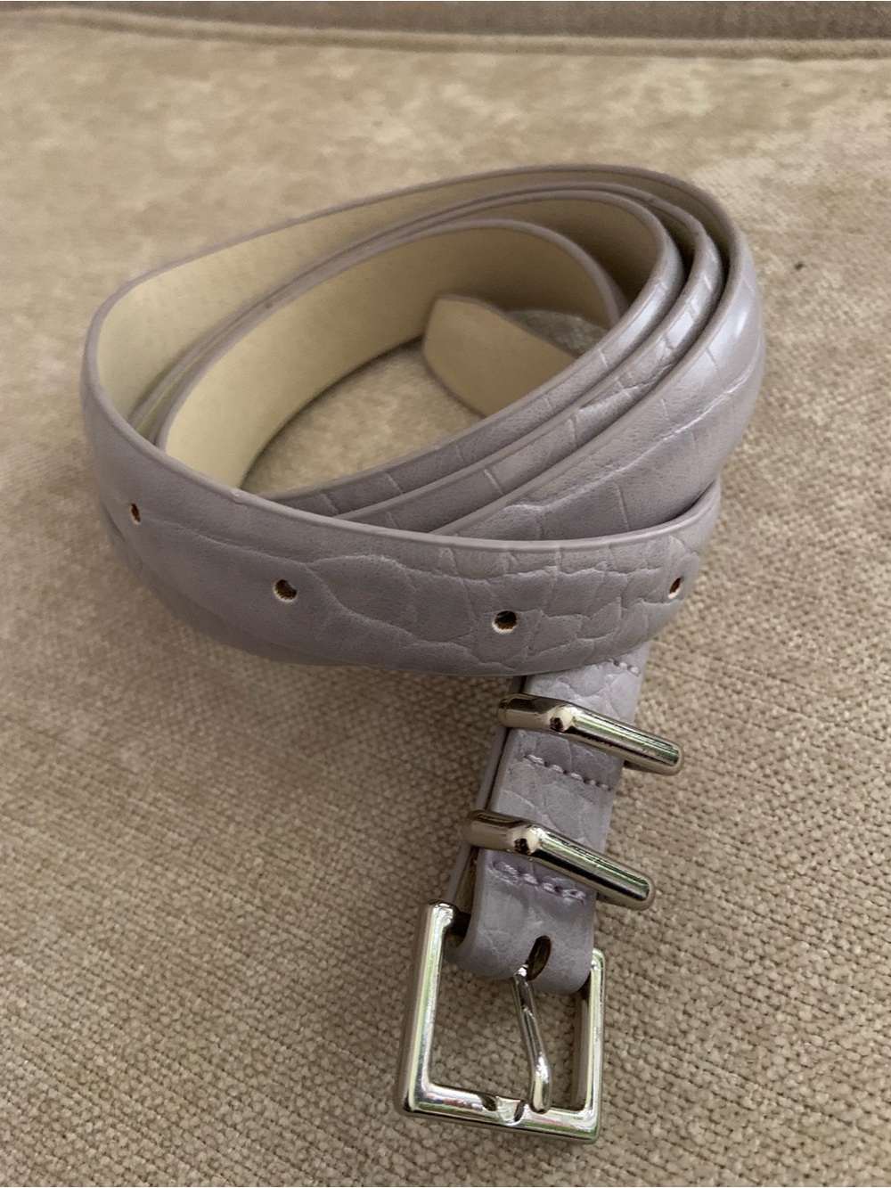 Croc-Embossed Light Gray Women's Belt with Silver Buckle